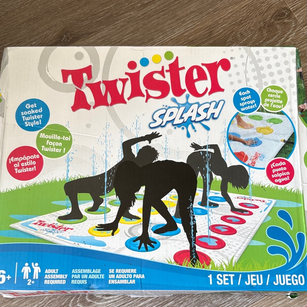 NIB-Twister Splash Colorful Outdoor Game